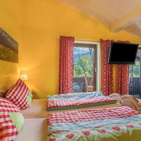 Zwischen Chiemsee Und Bergen Dg Bernau am Chiemsee Esterno foto