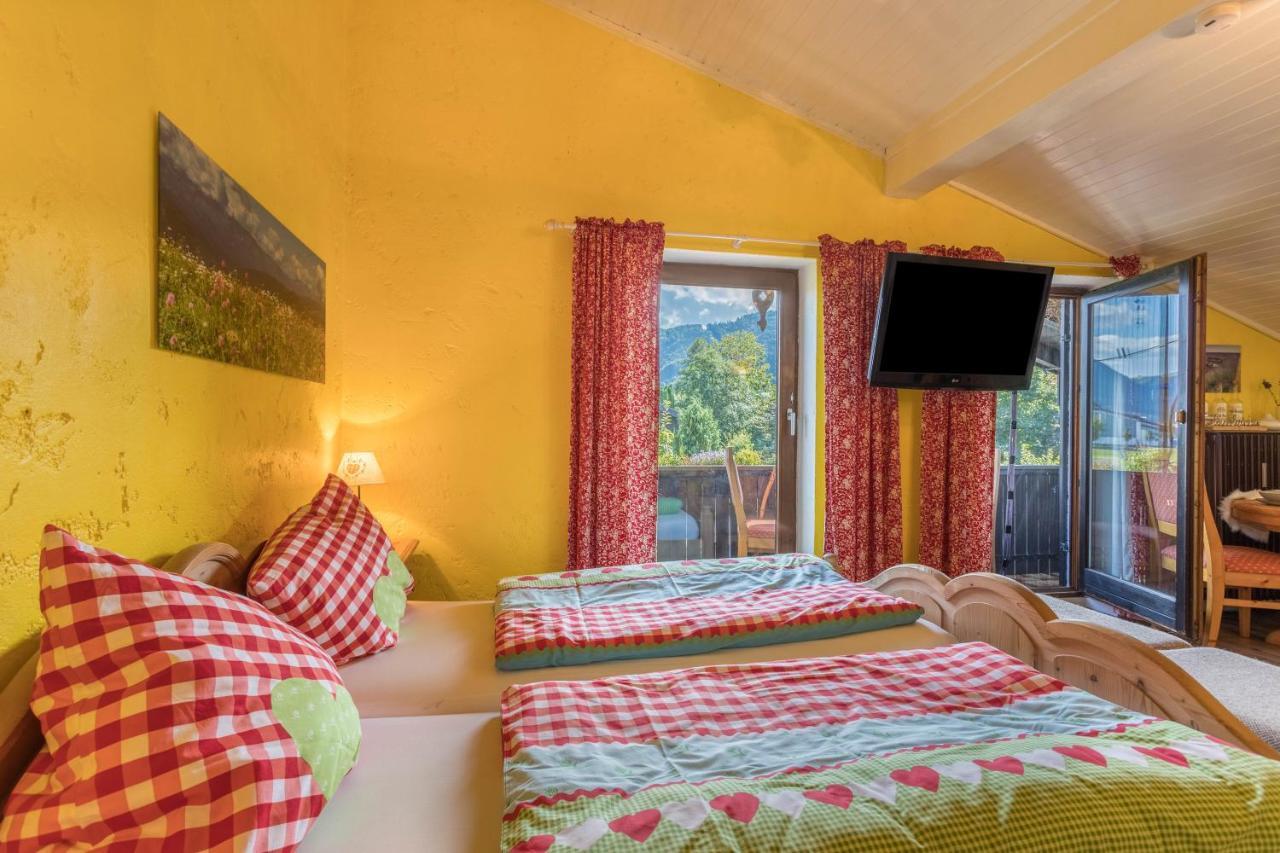 Zwischen Chiemsee Und Bergen Dg Bernau am Chiemsee Esterno foto